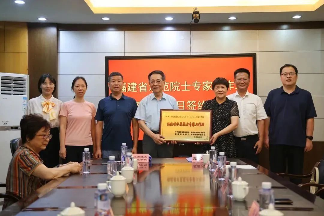 虹潤院士專家工作站10年輝煌——莊松林院士再次為“示范院士專家工作站”揭牌